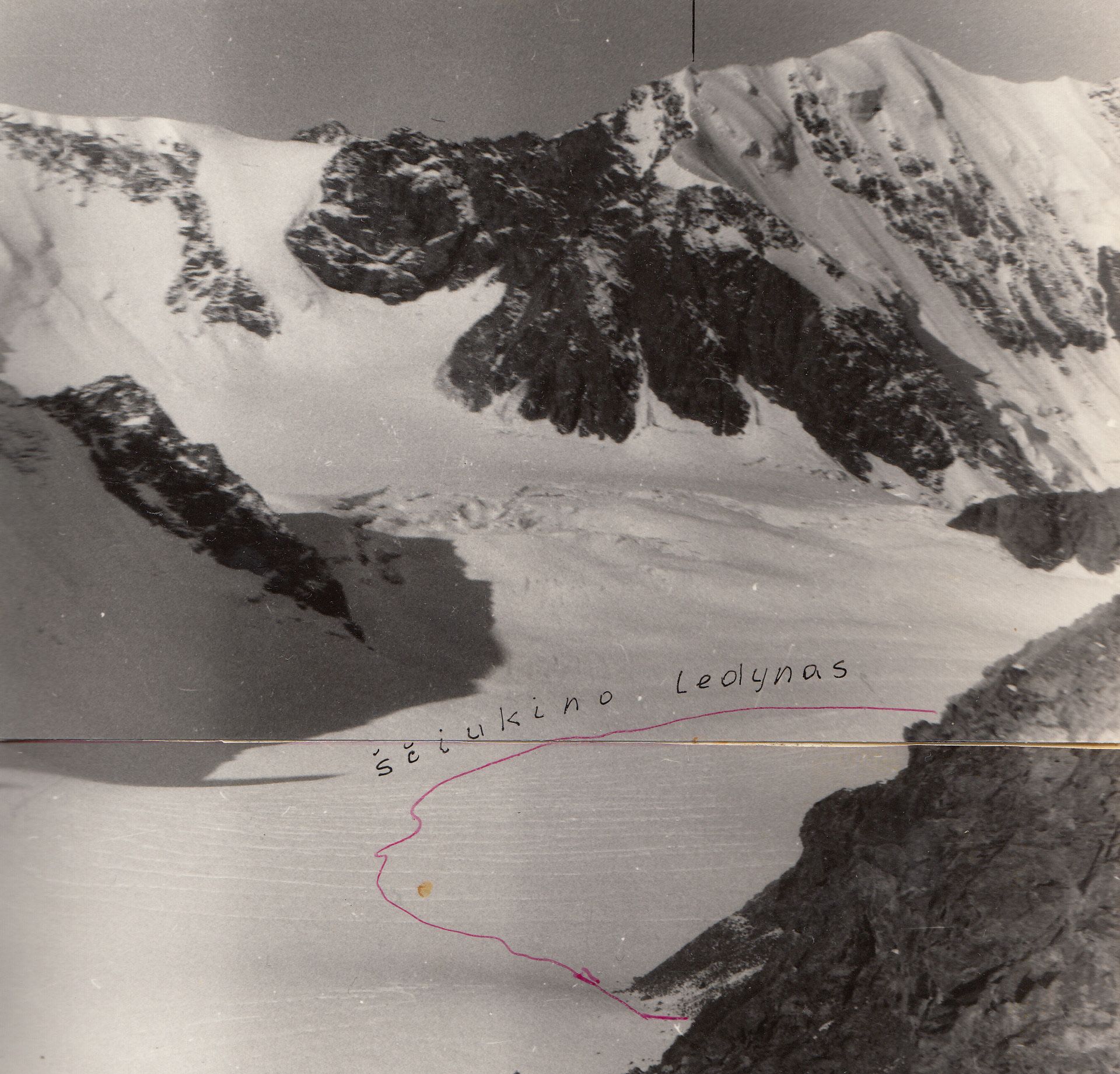 Ледник Щукина с пер. Кунакбай. Фото из отчета Яромлаева И.Н., 1991 г.